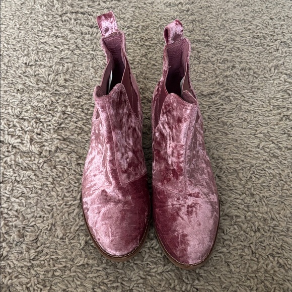 TOMS Pink Velvet Ankle Boots - Picture 2 of 6